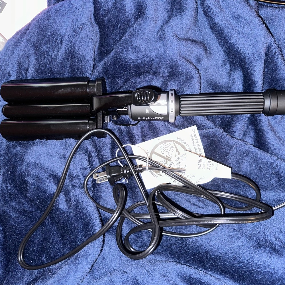 NWOT BaByliss Triple Barrel Waver